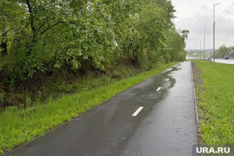 На шоссе Тюнина стало меньше скамеек