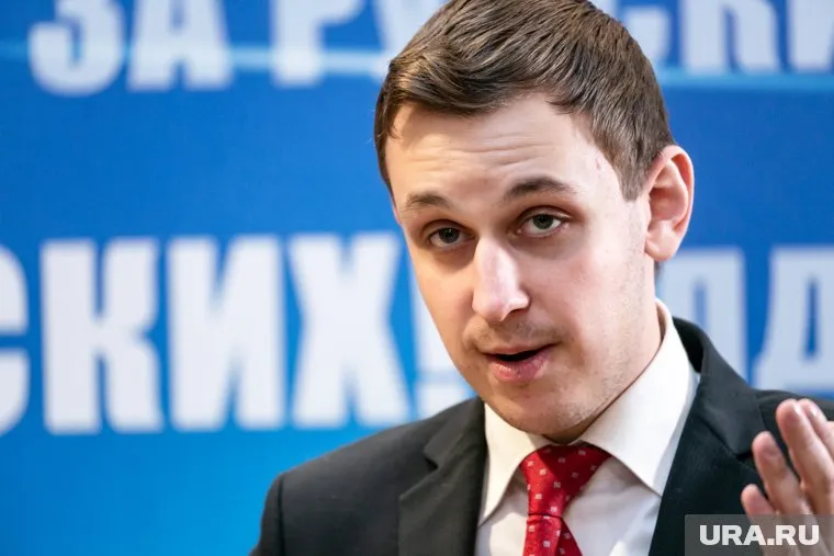 Артисты, уехавшие из России, продали свою Родину, считает Василий Власов