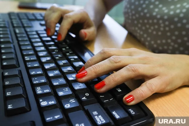 Ранее руководитель категорически отказывалась пускать специалистов в школу