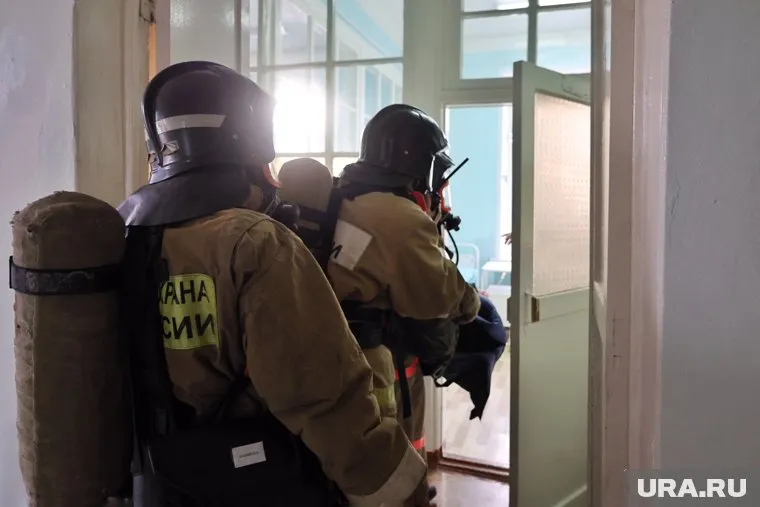 Пожар распространился из квартиры в подъезд жилого дома