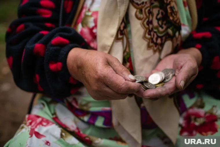 Сейчас в России повышенную пенсию выплачивают по достижении 80 лет, напомнил Сергей Миронов