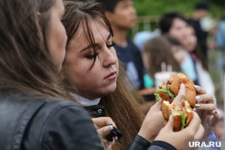 Во время самоизоляции люди стали переедать