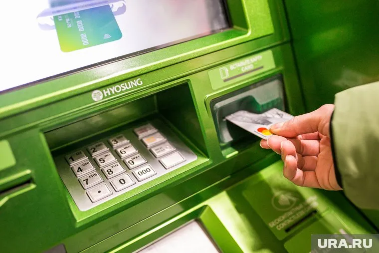 За 24 февраля россияне сняли со счетов 111 млрд рублей