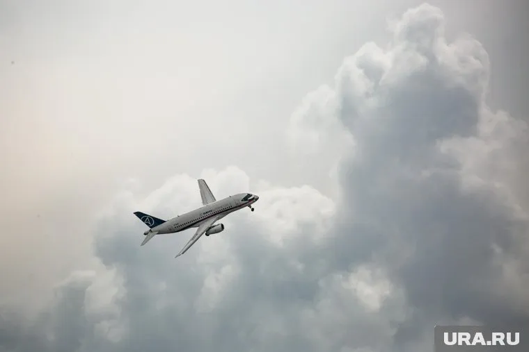Авиалайнер из Симферополя совершил аварийную посадку в Екатеринбурге