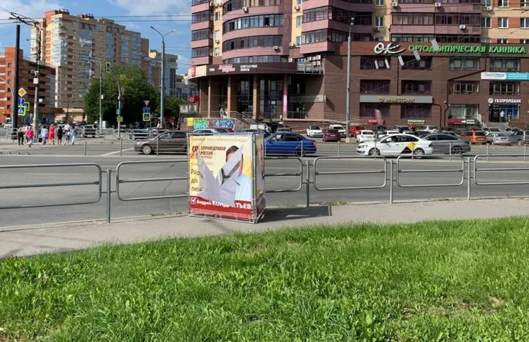 Неизвестные изрезали баннеры кандидата в гордуму Челябинска Андрея Кондратьева