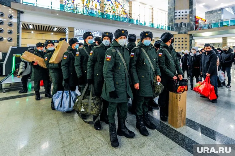 Солдаты-срочники будут проходить службу исключительно в подразделениях на территории РФ, заявил Цимлянский