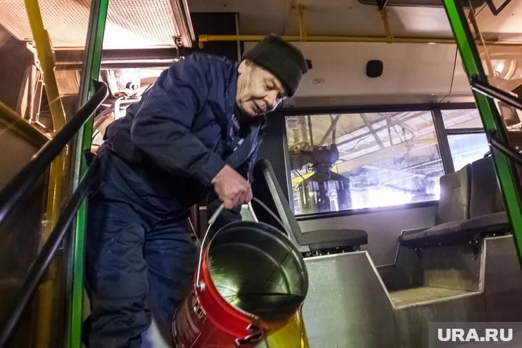 В Тюмени автобусный монополист с нарушением закупил смазочные материалы