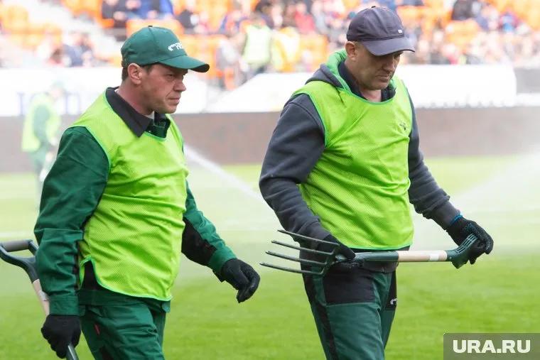 Мужчина вооружился вилами и напал на соседа