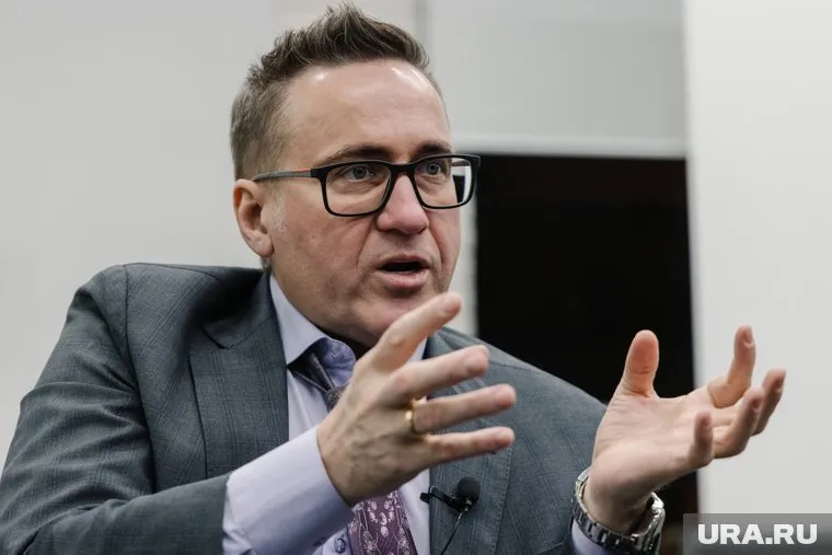 Политтехнолог Евгений Минченко в интервью URA.RU рассказал о том, как спецоперация изменила российские элиты и кто станет следующим президентом РФ