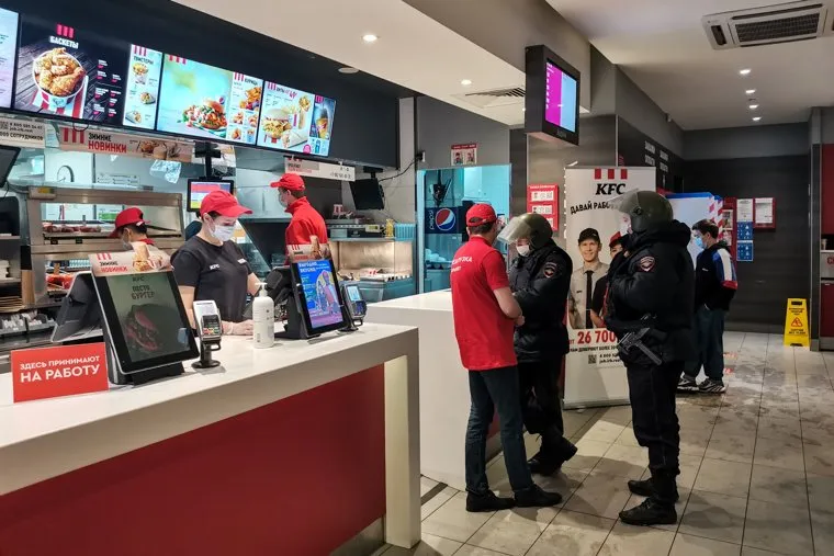 Полиция в KFC. Екатеринбург
