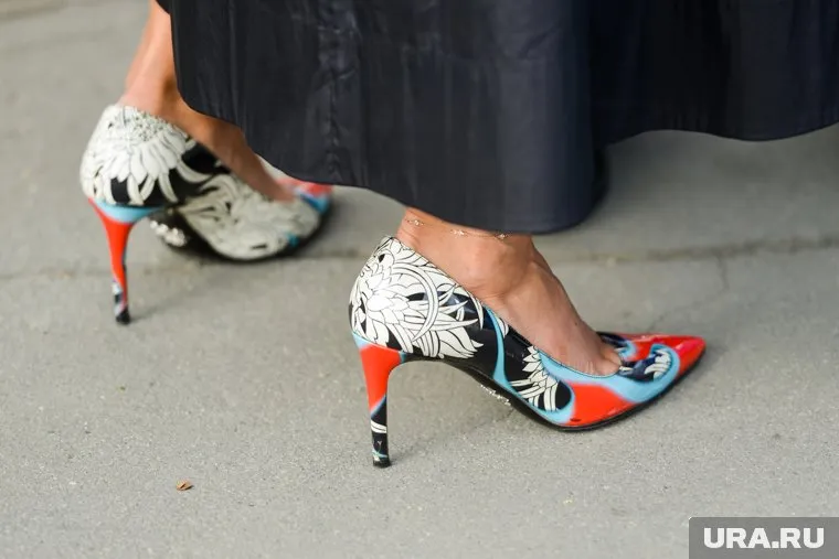 Женщина была одета в черную юбку (архивное фото)