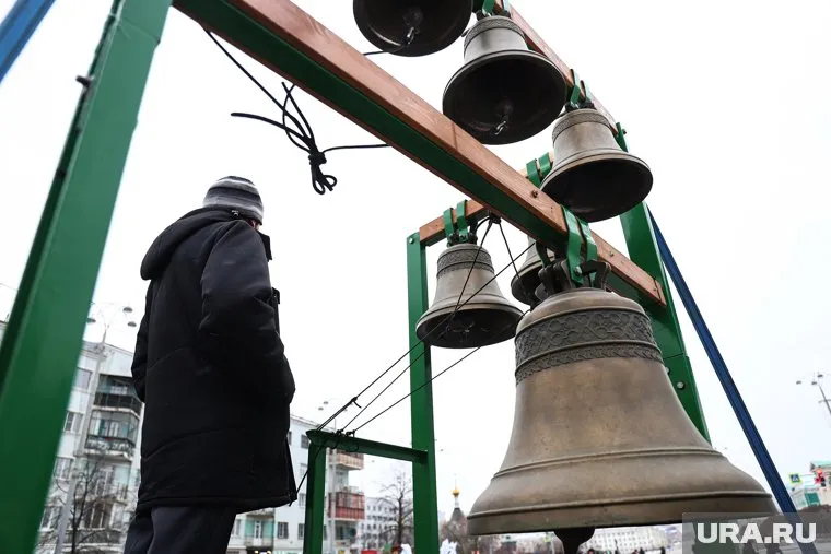Протоиерей Артемий Владимиров уверен: колокольный звон — защита от дронов