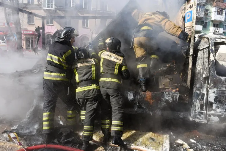 Последствия обстрела центра Донецка ракетой Точка-У/ выпущенной ВС Украины. Донецк, ДНР