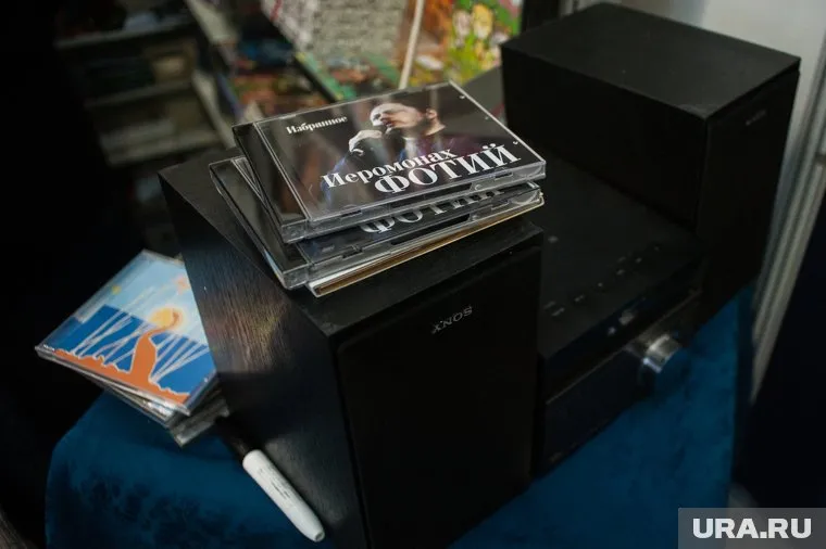 Своей музыкой Фотий заинтересовывает молодежь православием