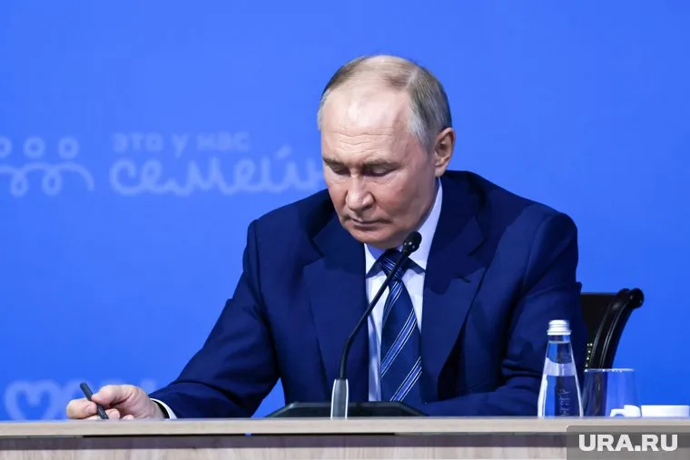 Россия не планирует отказываться от доллара, заявил Путин