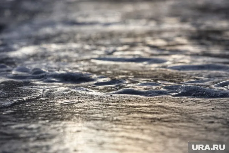 Гололед местами покроет свердловские трассы