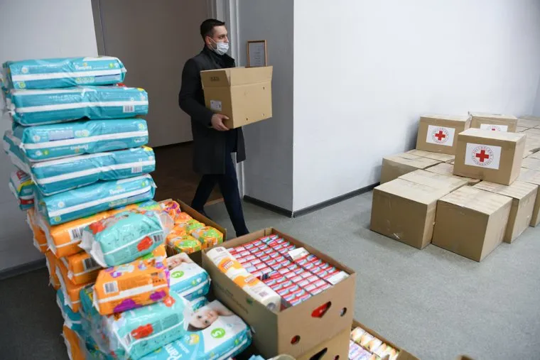 Пункт сбора гуманитарной помощи для беженцев с ЛДНР. Екатеринбург