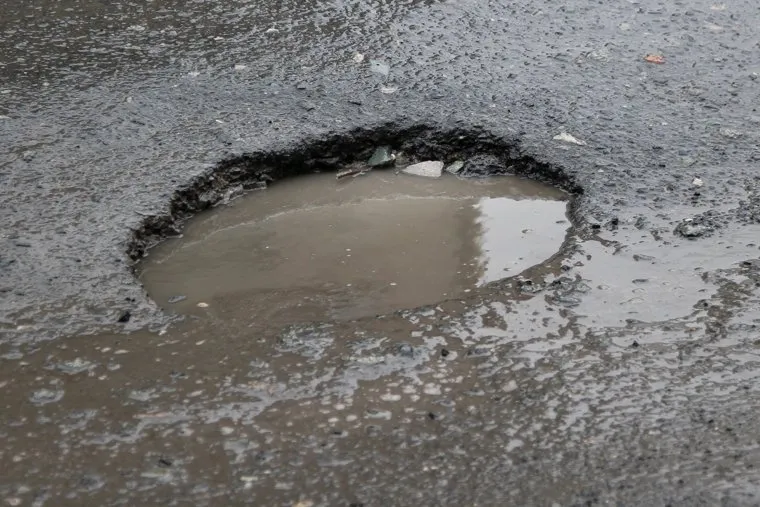 Дороги в ямахКурган, ямы на дороге