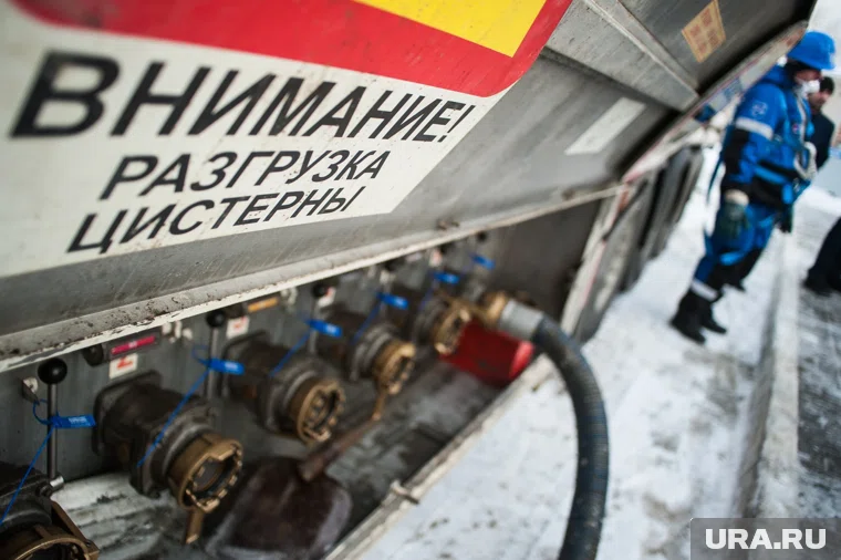 60 тысяч тонн нефтепродуктов доставлено в отдаленные поселения ЯНАО