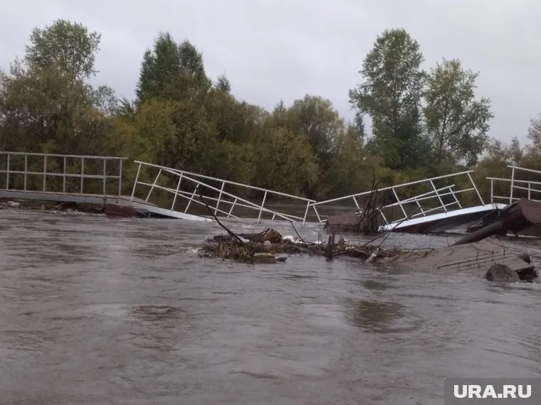 Мост продержался чуть более суток