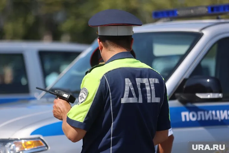 Сотрудники ГИБДД выясняют обстоятельства ДТП