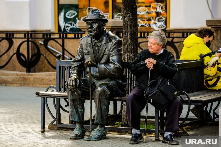 Пенсионеры, находящиеся в вынужденном отпуске, могут продлить электронный больничный