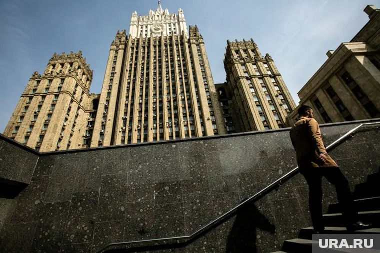 Россия удерживает внешнеполитическую инициативу для обеспечения безопасности, заявил Сергей Рябков
