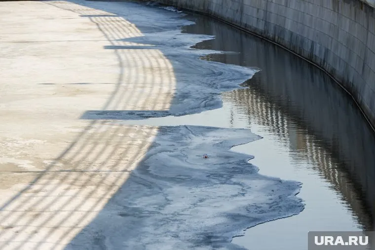 Челябинца предупредили об опасности выхода на тонкий лед