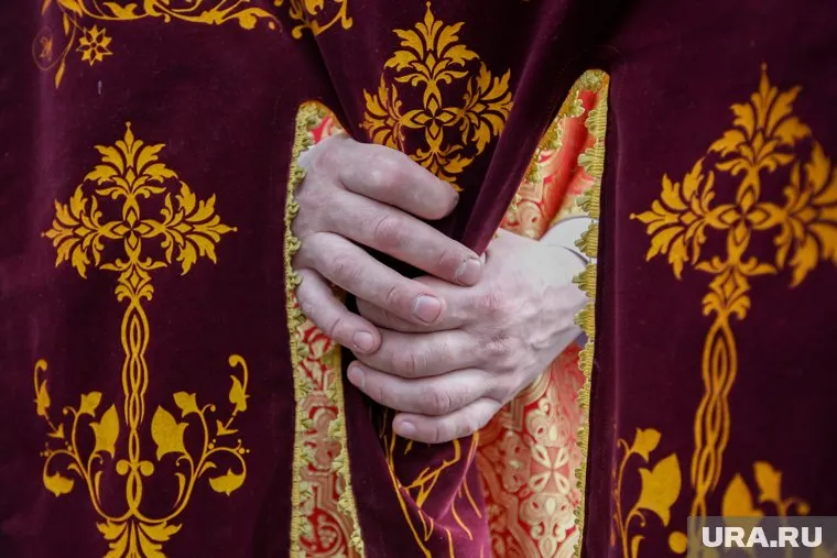 В центре города прошел крестный ход в честь окончания учебного года