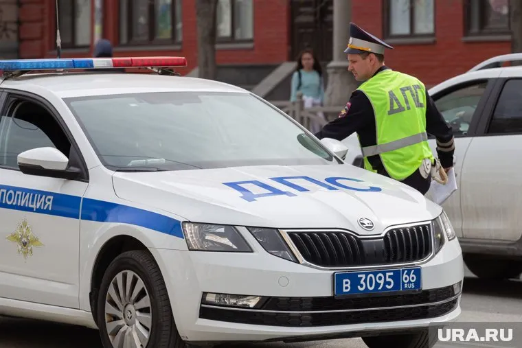 Госавтоинспекция разместила наклейки с портретами героев ВОВ и СВО