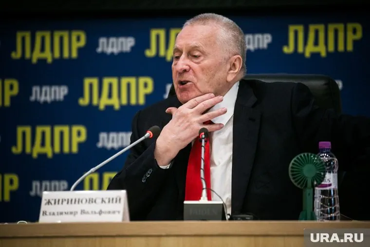 Владимира Жириновского ввели в медикаментозный сон после перенесенного коронавируса