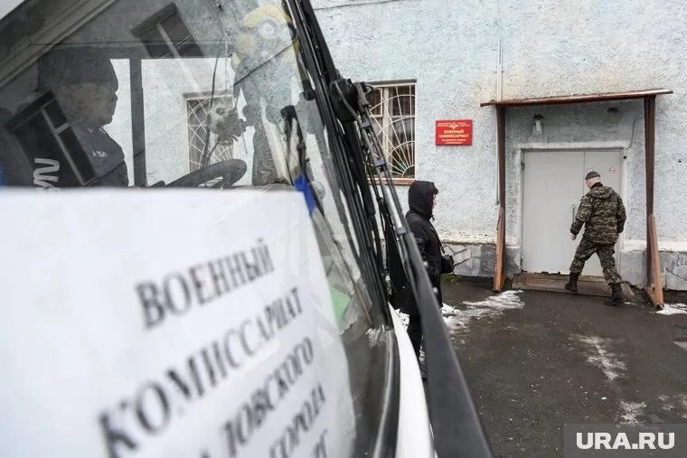 По словам Кучабского, мужчины, не служившие в армии, идут на мобилизацию добровольно