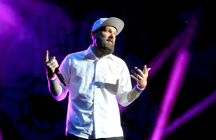 Фред Дерст из Limp Bizkit даже успел заглянуть в одну из школ Екатеринбурга