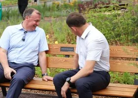 Как мэр Екатеринбурга отказался от парковки на главной площади