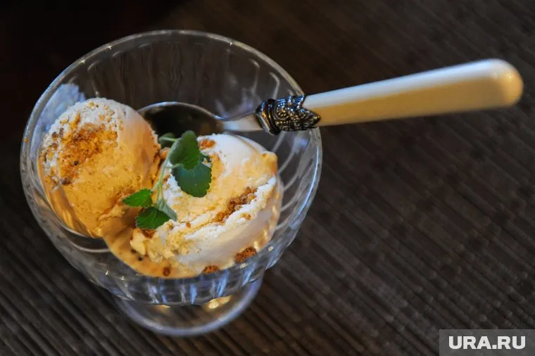 Робот сможет приготовить мороженое, газировку и кофе