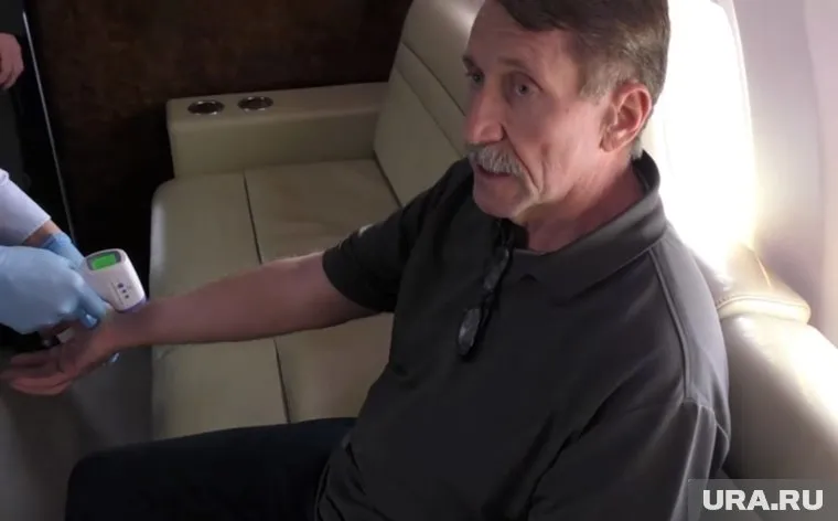 Виктор Бут получил партийный билет ЛДПР