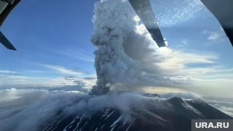 На Камчатке случилось первое в истории задокументированное извержение вулкана Крашенинникова