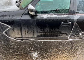 В Ноябрьске два кроссовера столкнулись в гололед, пострадали четыре человека