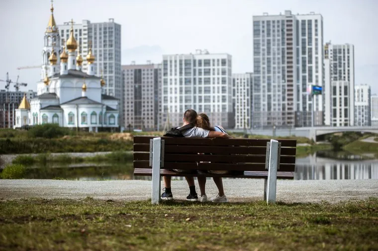 Набережная в Преображенском парке в микрорайоне Академический. Екатеринбург