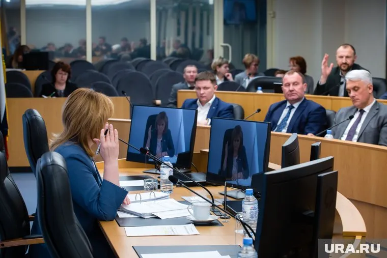 Сургутские депутаты готовятся принять отставку главы города Вадима Шувалова