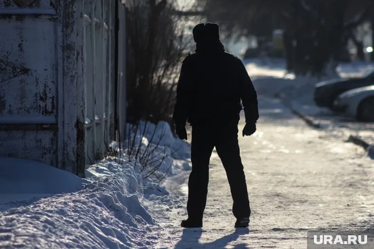 Неизвестный мужчина предлагал девочкам деньги