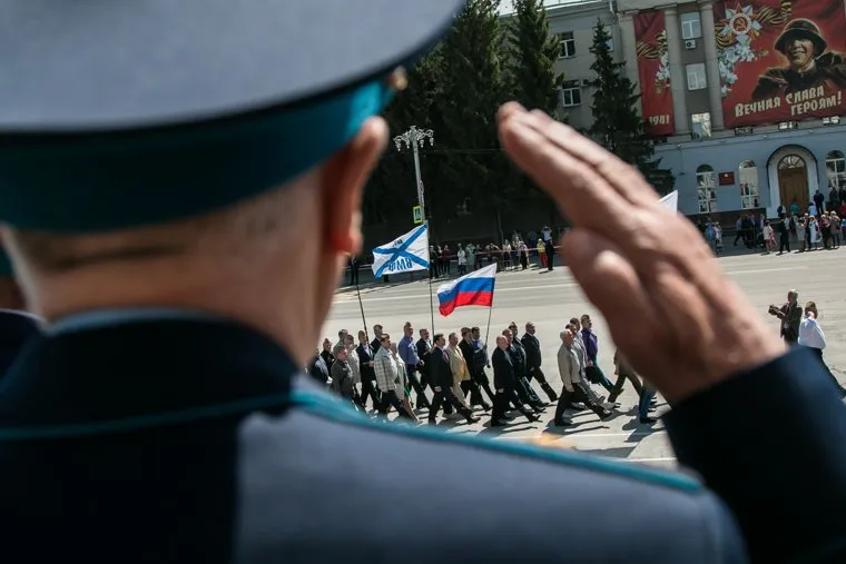 Курганскому военному институту 50 лет. Курган, марш, парад