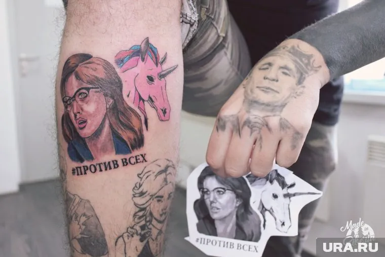 Красноярец пообещал Собчак лично продемонстрировать подлинность татуировки