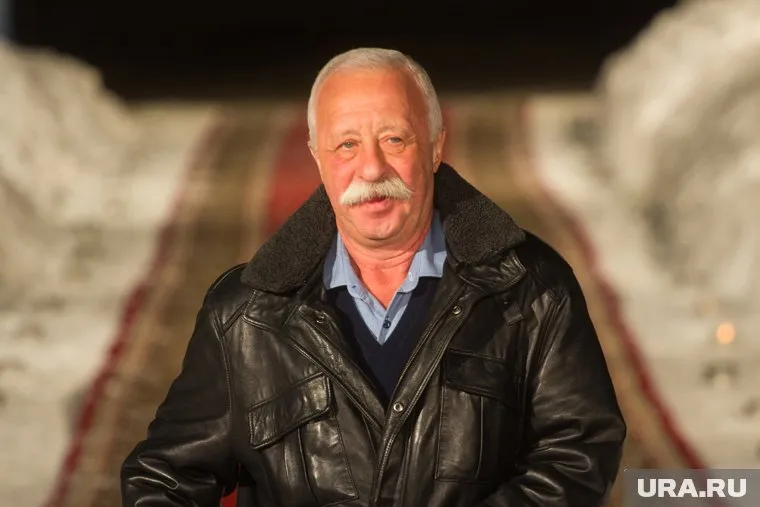 Бессменный ведущий телепередачи «Поле чудес» — Леонид Якубович