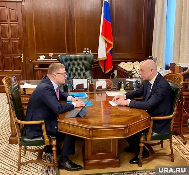 Рабочая встреча Алексея Текслера (слева) и Антона Силуанова прошла в Москве