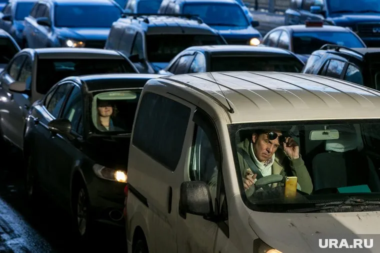 Губернатор сообщил о пробках на трассе (архивное фото)