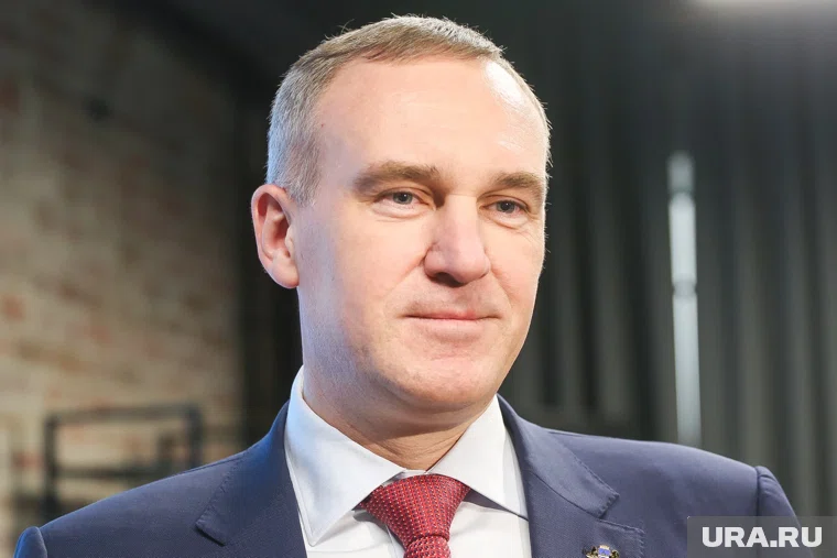 Кухарук отметил, что в округе трудятся свыше 37 тысяч педагогов