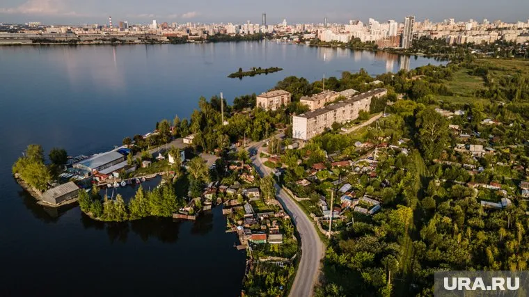 Особняк расположен в поселке Карасьеозерском-2