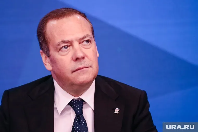 Медведев оценил вклад УВЗ в обеспечение безопасности РФ