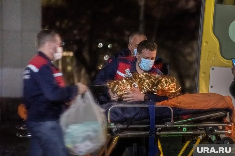 Девочку из Карпинска доставили в Екатеринбург на вертолете